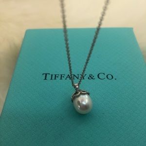 Tiffany & Co. Jewelry - Tiffany & Co. Heart Cap Pearl Necklace 16” Tiffany & Co. Jewelry - Tiffany & Co. Heart Cap Pearl Necklace 16”